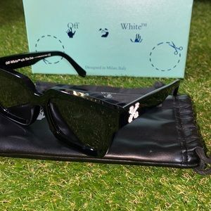 Off-White Square Frame Sunglasses (Black White Grey FW21)